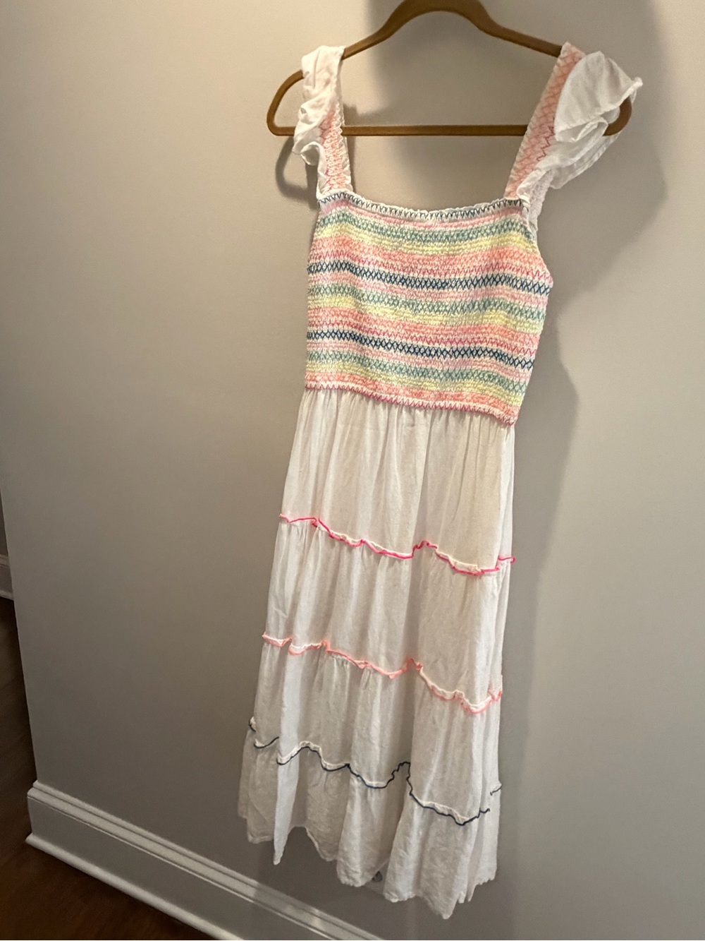 Vineyard Vines White Maxi Dress with Pastel Smocked Bodice. Great condition. XS